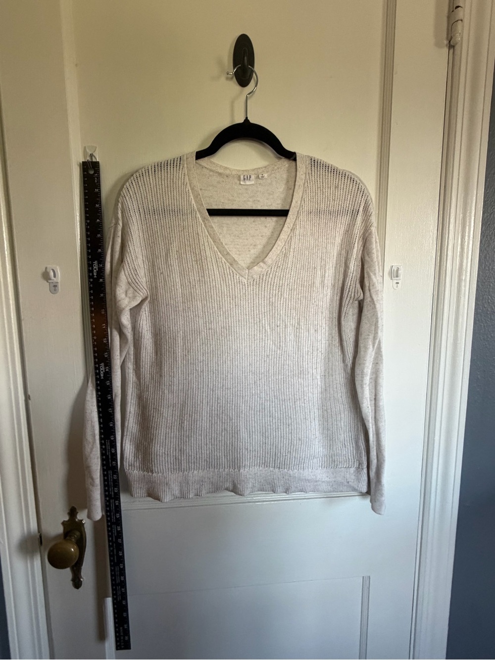 GAP Women's V-Neck Lightweight Neutral Cream Sweater